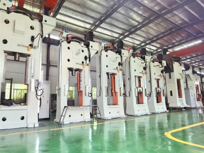 如何根據耐火材料廠具體情況選擇壓力機